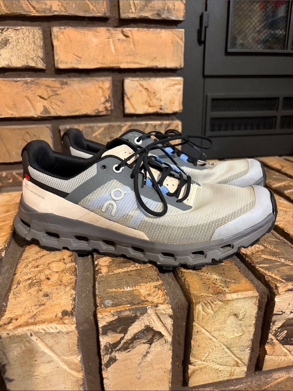 On Cloudvista Women’s Trail‎ Running Shoes Alloy/Black Size 8